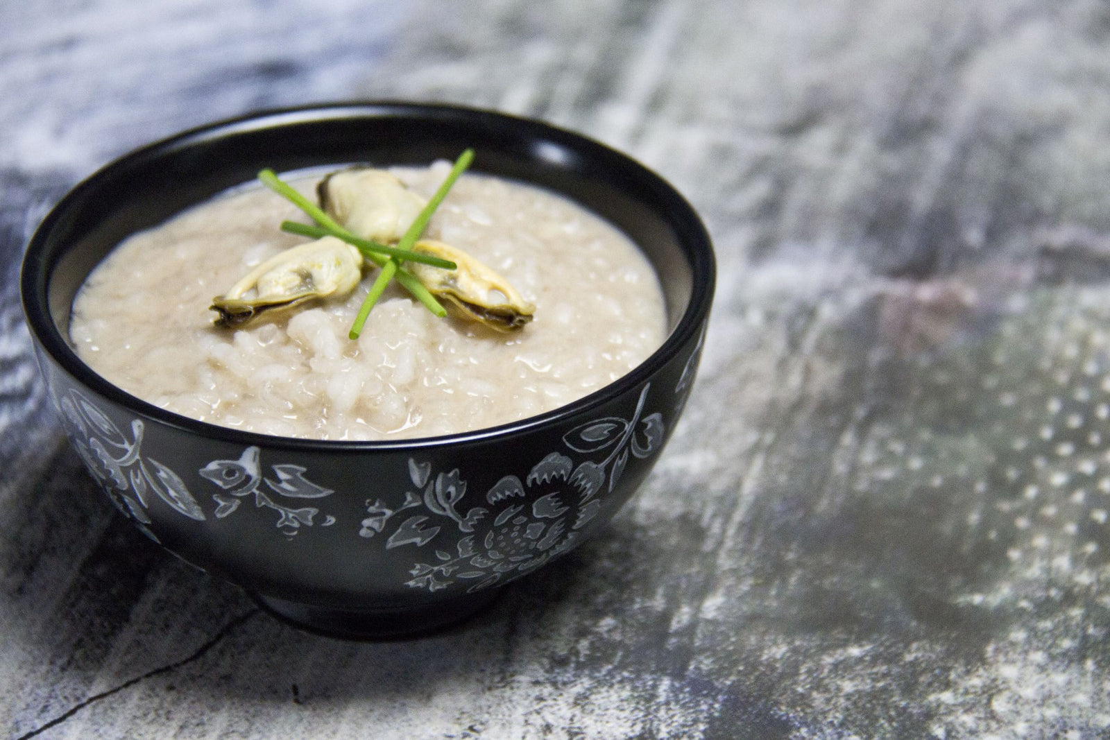 Vellutata di fagioli e cozze con erba cipollina
