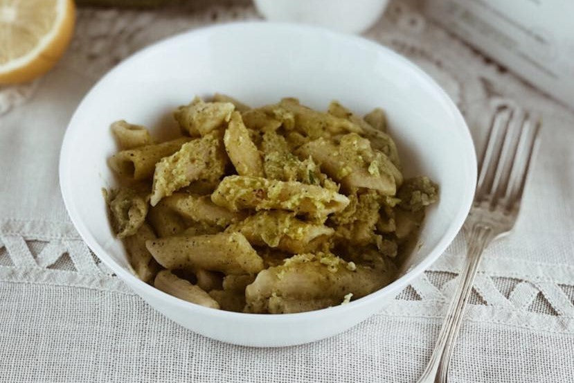 Penne con pesto di zucchine e parmigiano